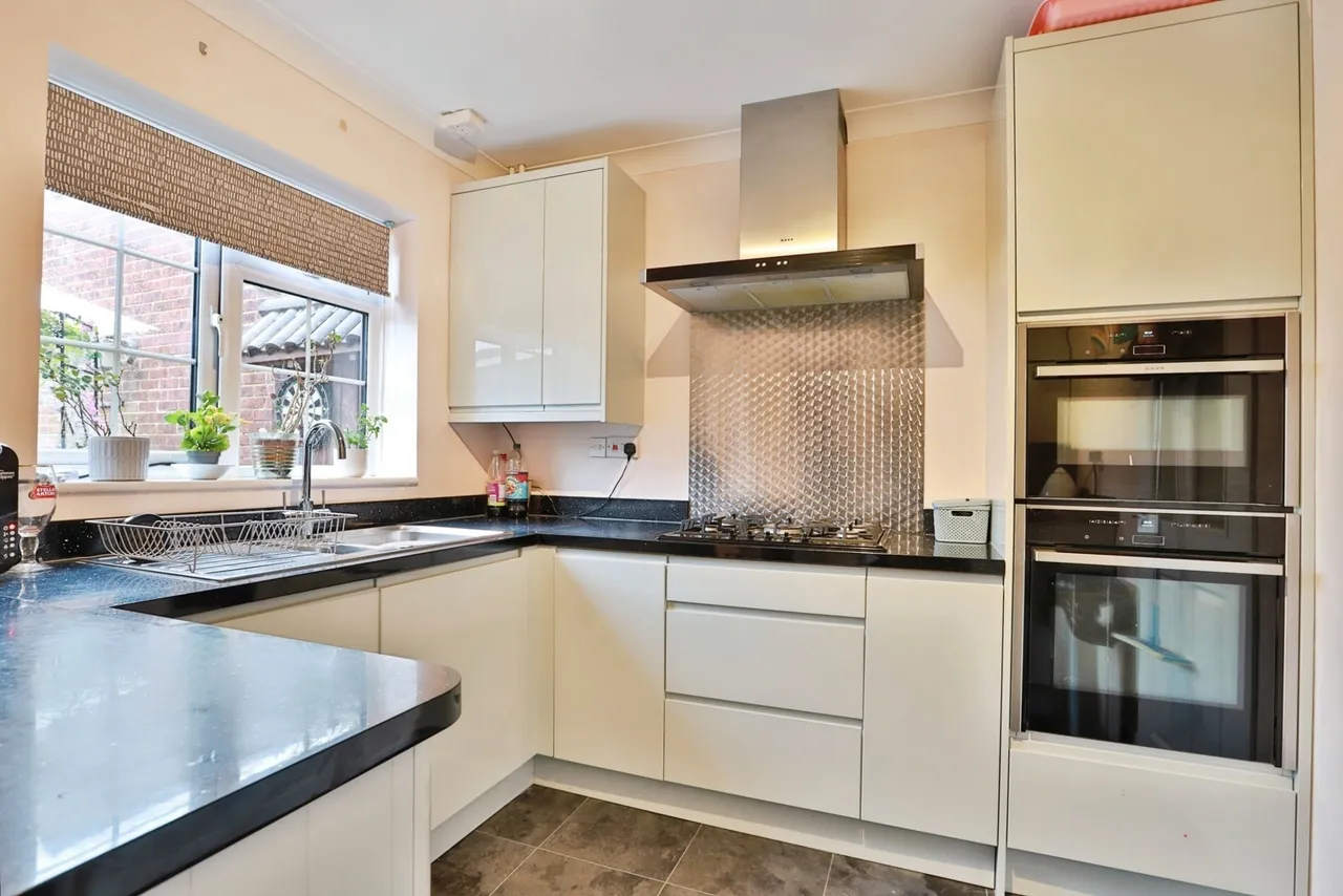 Charles Gardens, Bournemouth, BH10, photo 10