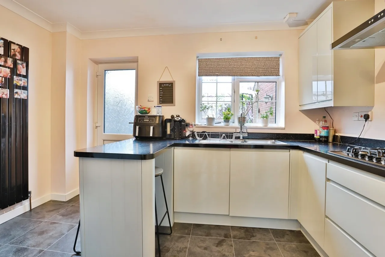 Charles Gardens, Bournemouth, BH10, photo 11