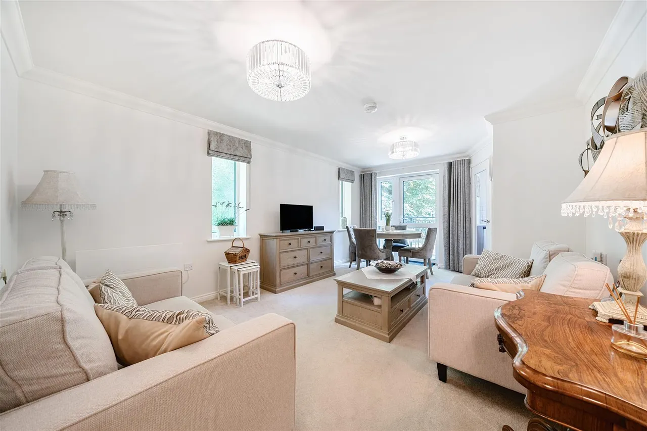 2 bed flat for sale, Church Lane, Oxted, RH8