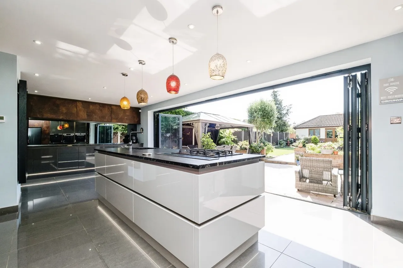 4 bed house for sale — Rowan Walk, HORNCHURCH, Essex, RM11