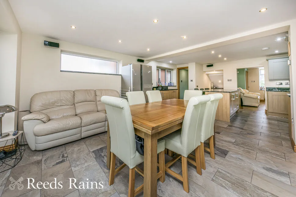 Lindrum Avenue, Lyme Green, SK11, photo 20