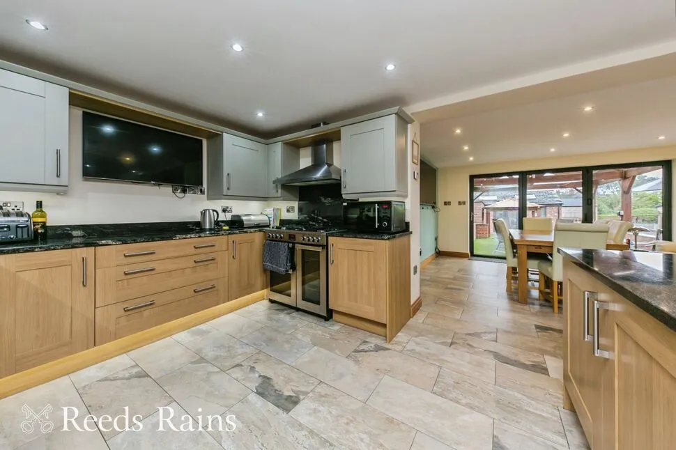 Lindrum Avenue, Lyme Green, SK11, photo 4