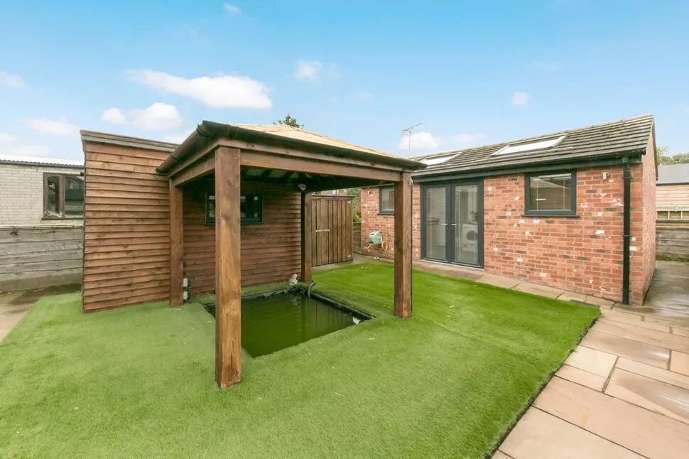 Lindrum Avenue, Lyme Green, SK11, photo 11