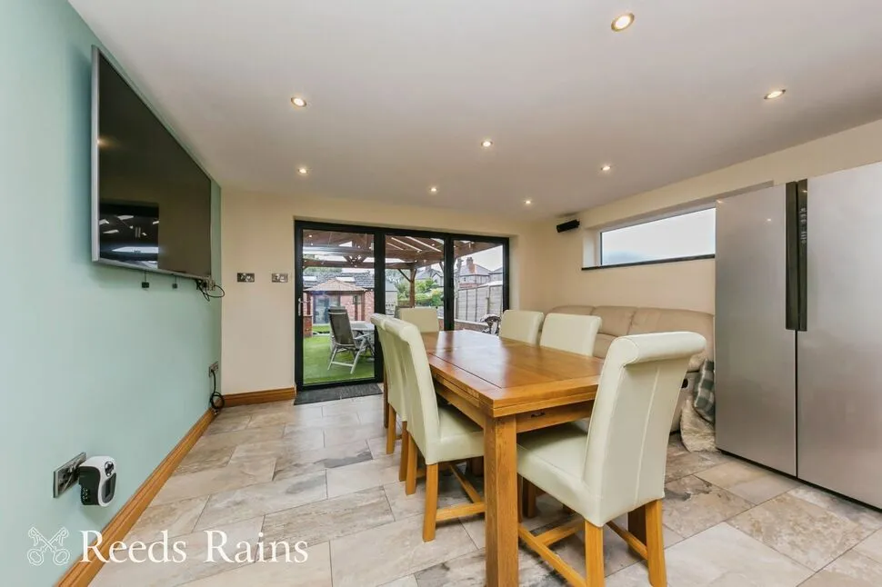 Lindrum Avenue, Lyme Green, SK11, photo 5