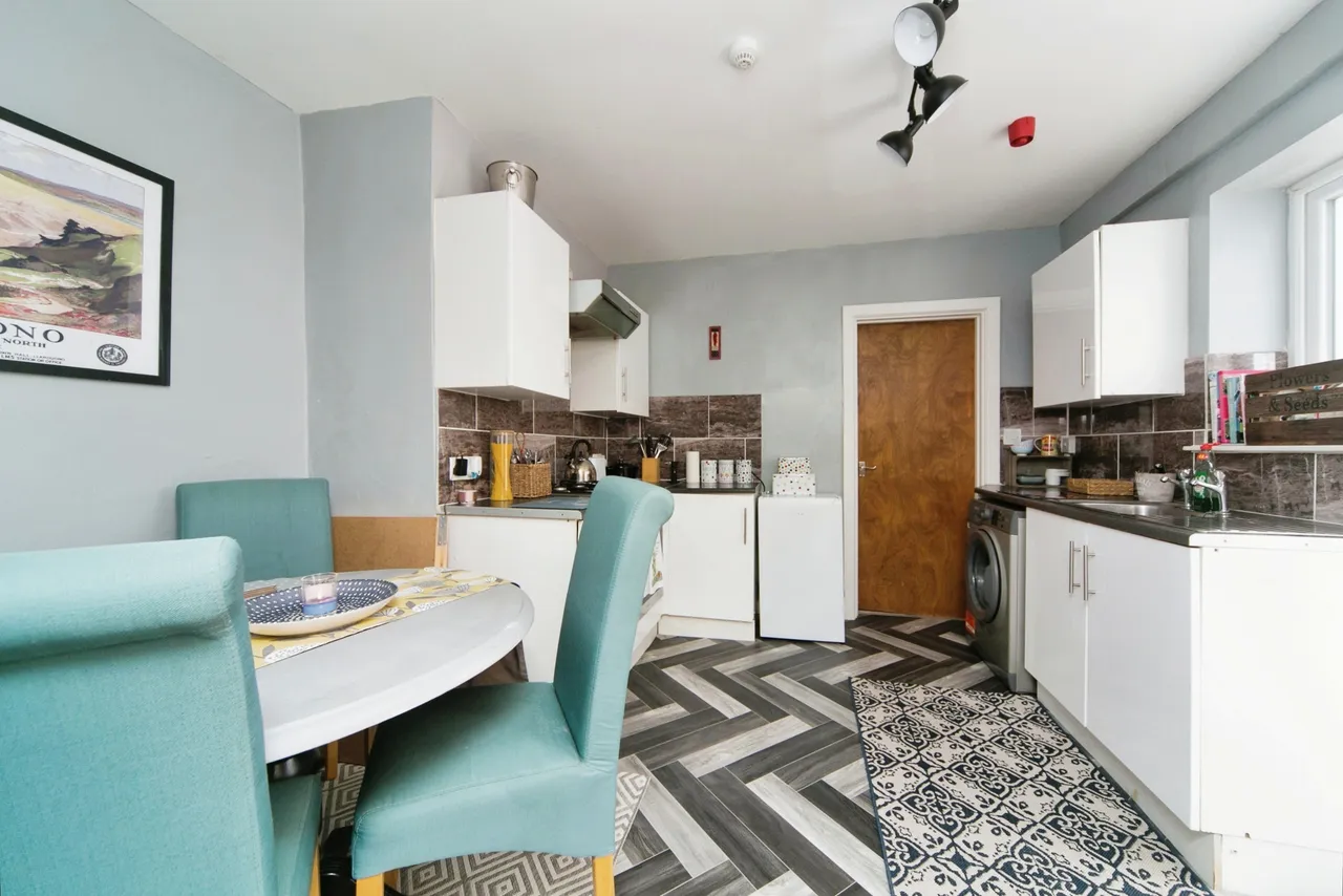 2 bed flat for sale, York Road, Colwyn Bay, LL29