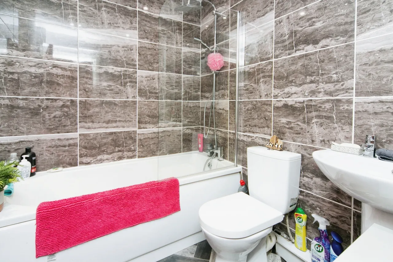 York Road, Colwyn Bay, LL29, photo 9