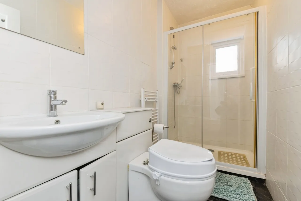 Lake Avenue, Clacton-on-Sea, Essex, CO15, photo 6