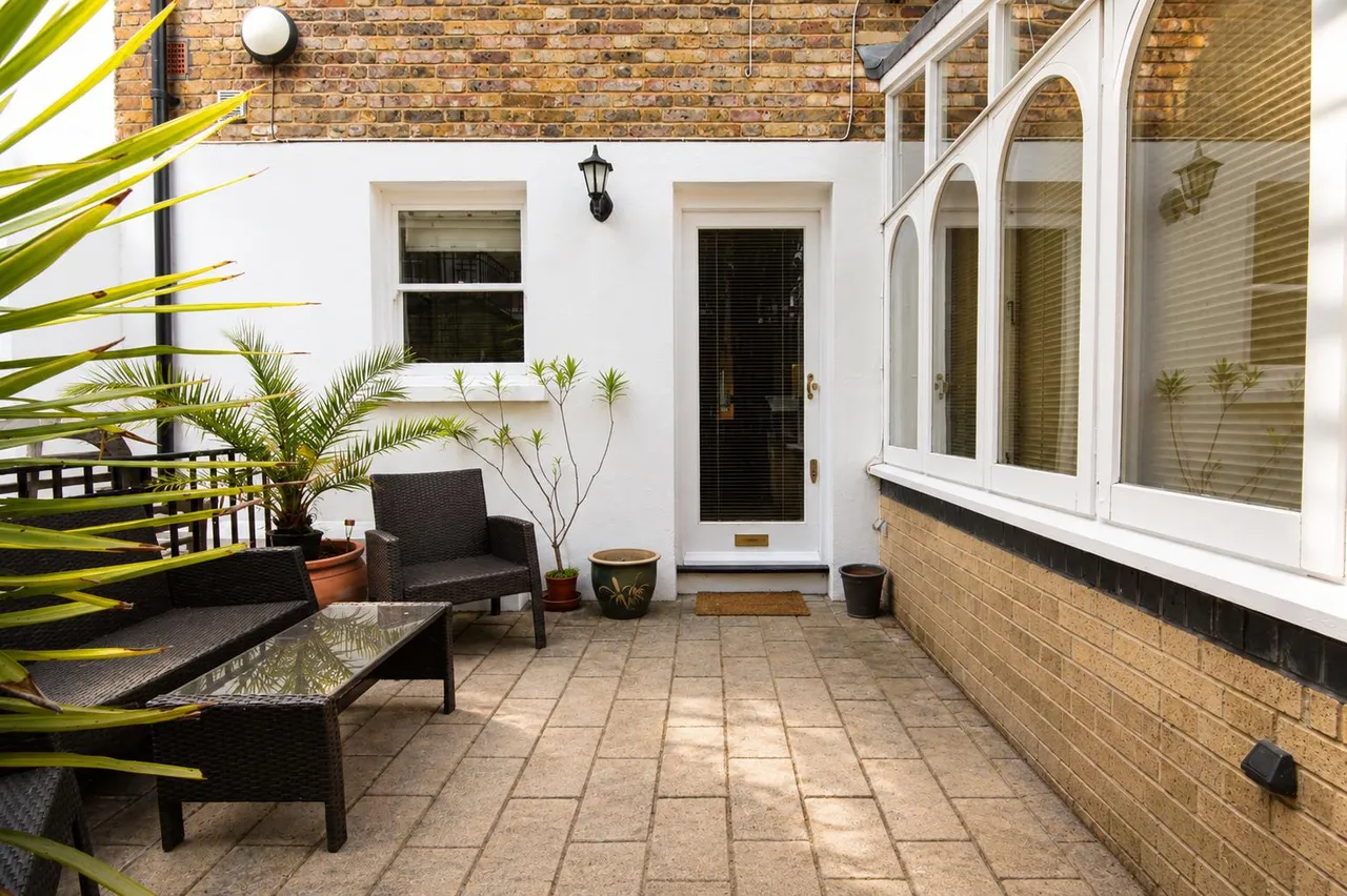 1 bed flat for sale, Cavalry Gardens, London, SW15