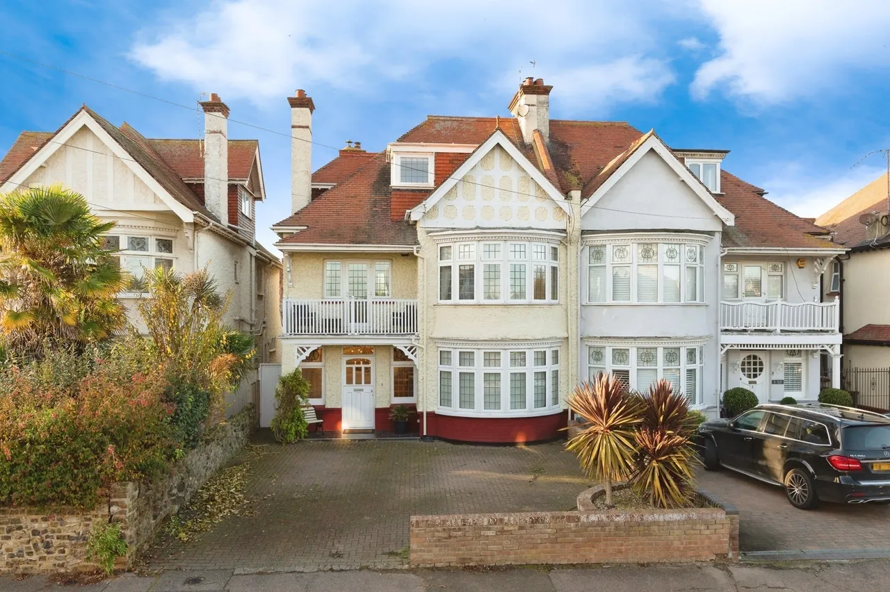 Burges Terrace, Thorpe Bay, Essex, SS1, photo 19