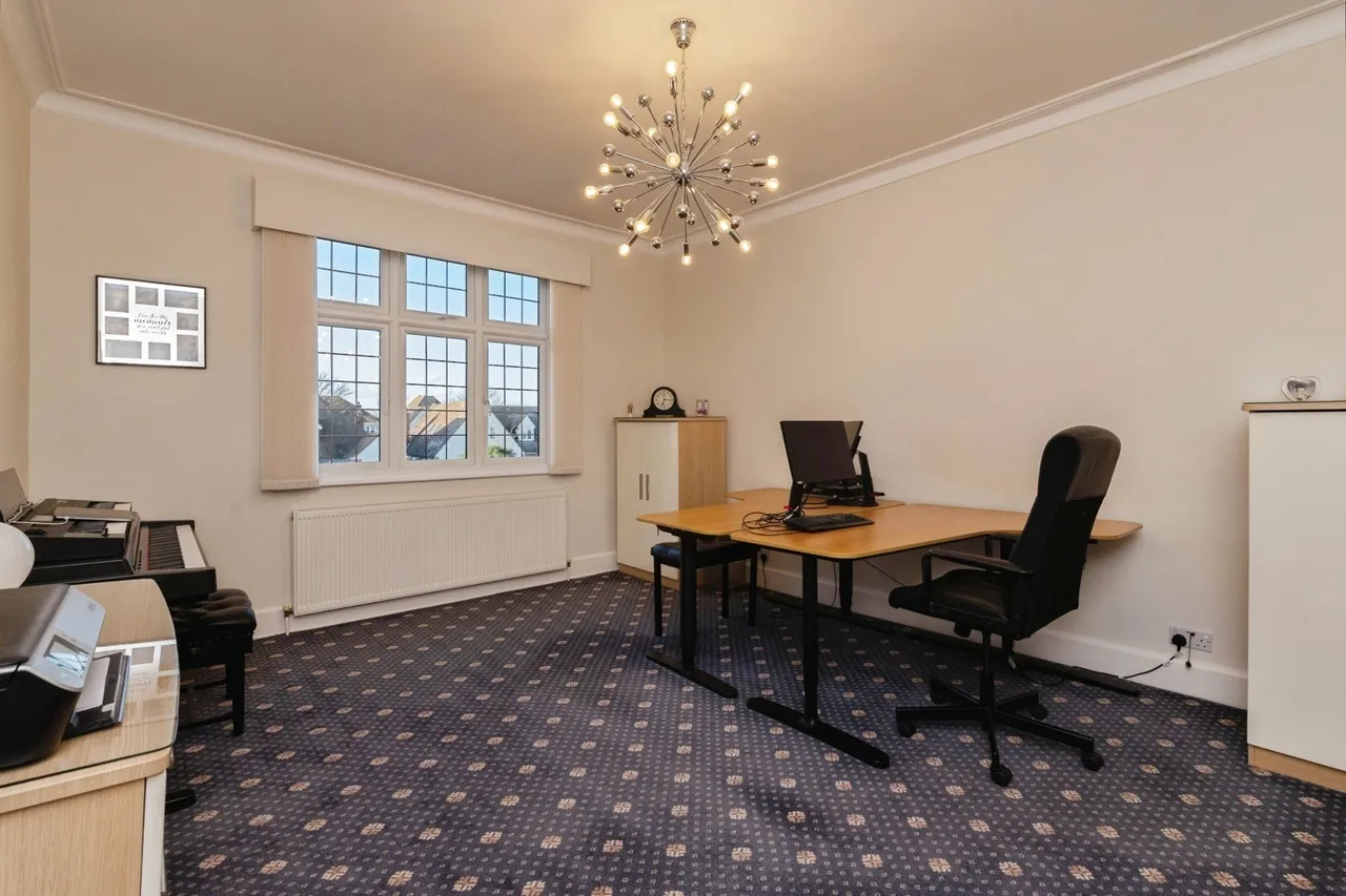 Burges Terrace, Thorpe Bay, Essex, SS1, photo 11