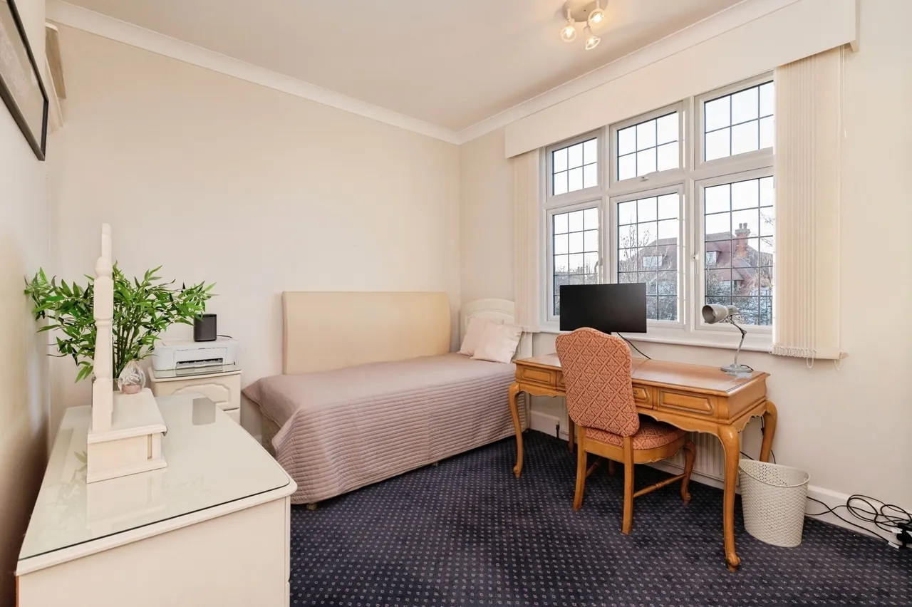 Burges Terrace, Thorpe Bay, Essex, SS1, photo 16