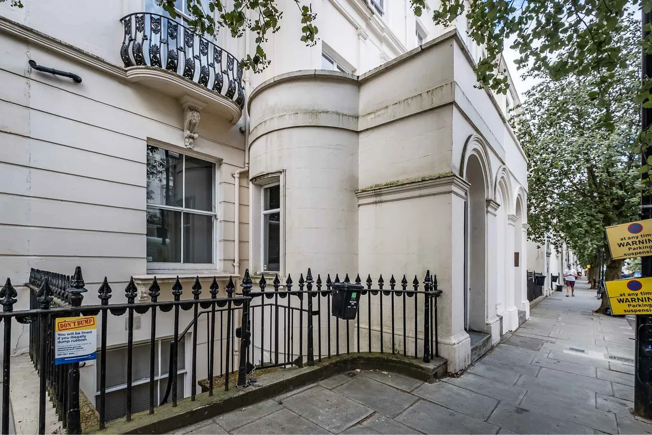 Porchester Square, London, W2, photo 11