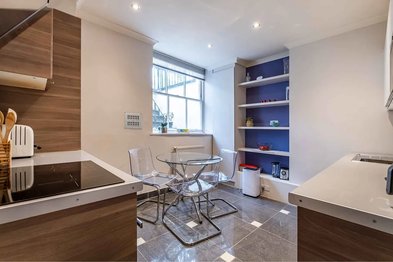 Porchester Square, London, W2, photo 9