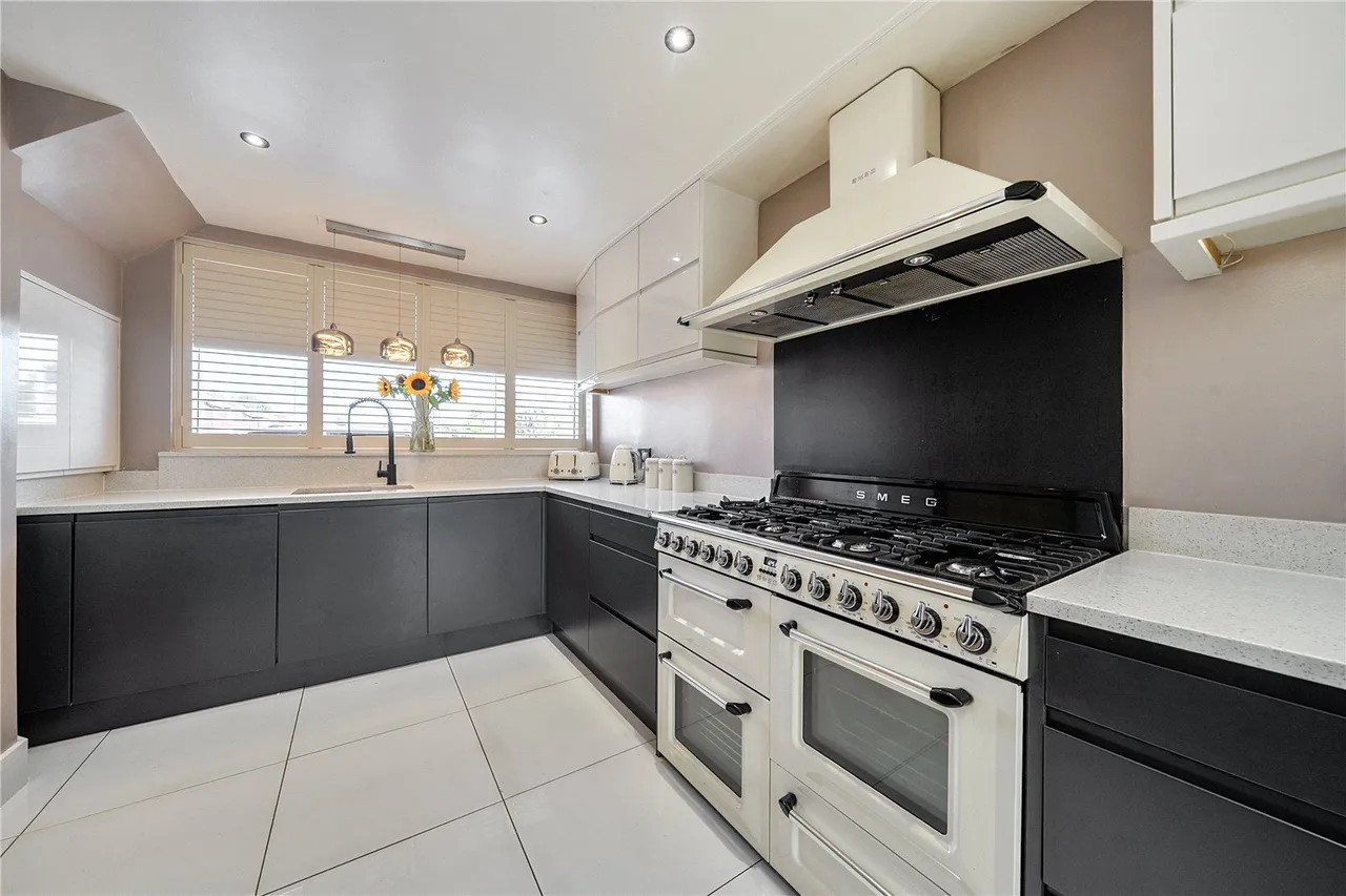 Surbiton Road, Newton Heath, M40, photo 8