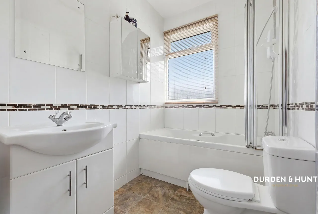 Torquay Drive, Leigh-On-Sea, SS9, photo 17
