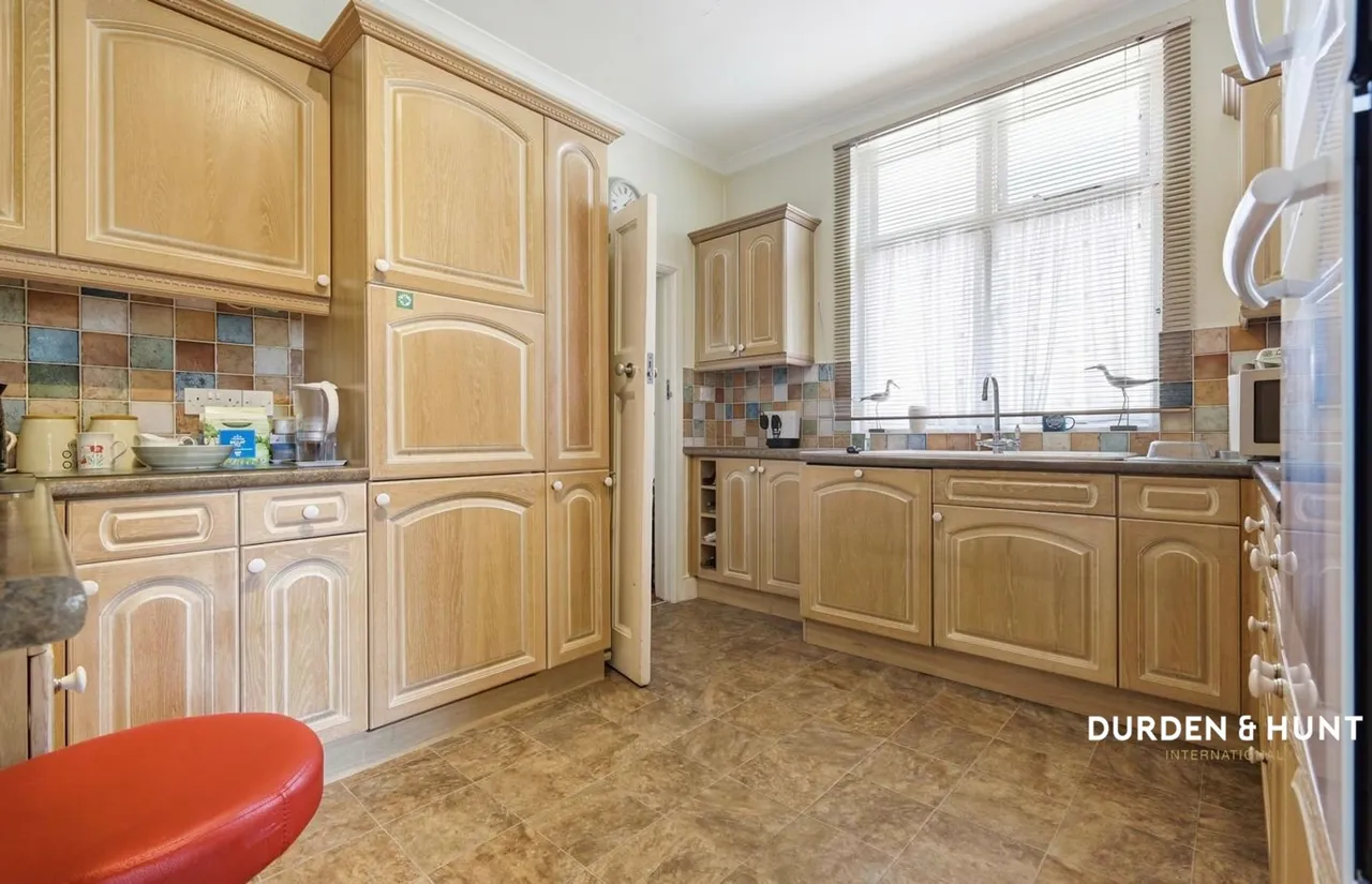 Torquay Drive, Leigh-On-Sea, SS9, photo 8