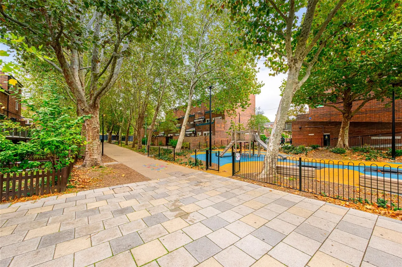 Lazar Walk, Finsbury Park, photo 13