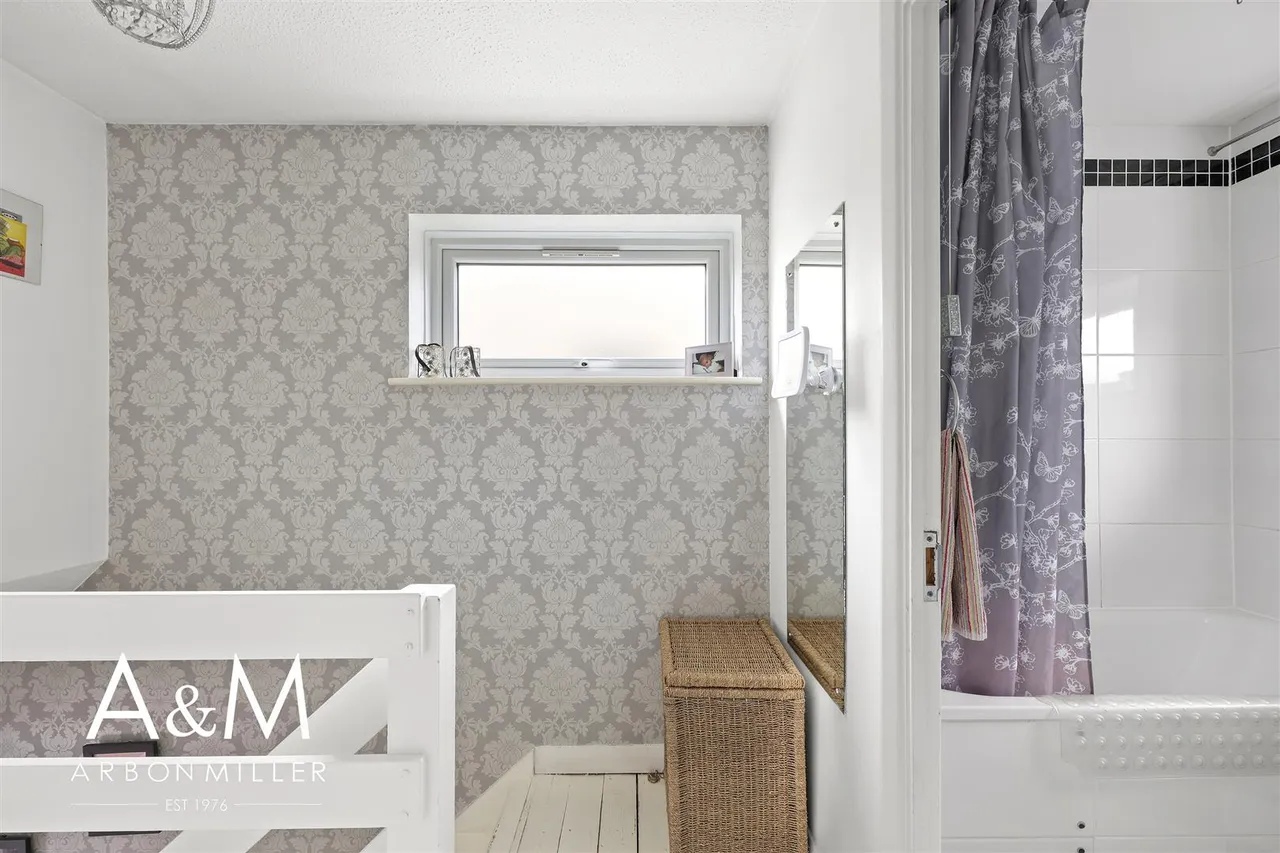 North Dene, Chigwell, Essex, IG75JT, photo 11