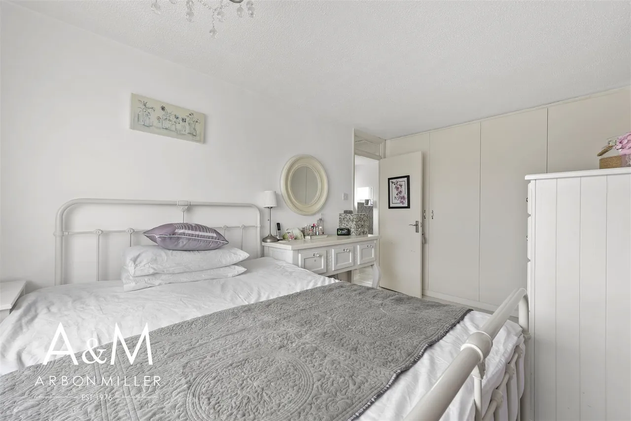 North Dene, Chigwell, Essex, IG75JT, photo 14