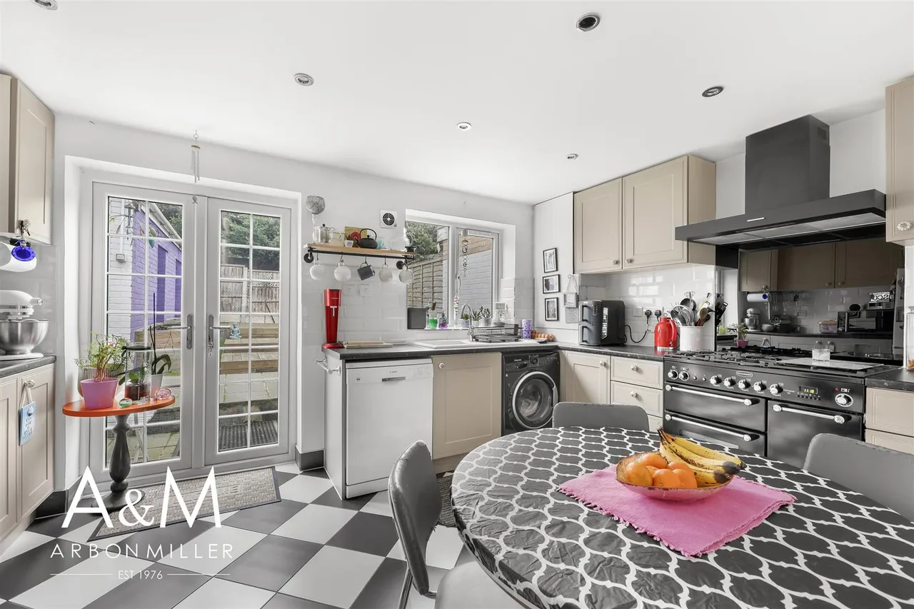 North Dene, Chigwell, Essex, IG75JT, photo 6
