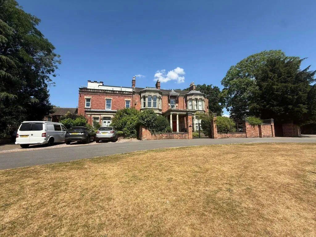 2 bed flat for sale — Crewe Road, Alsager, ST7