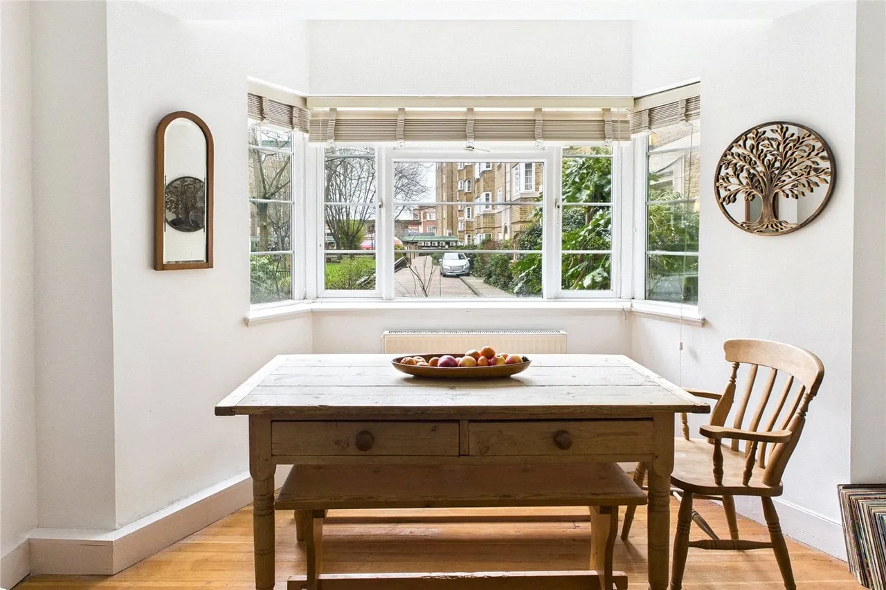 Streatham High Road, London, SW16, photo 6