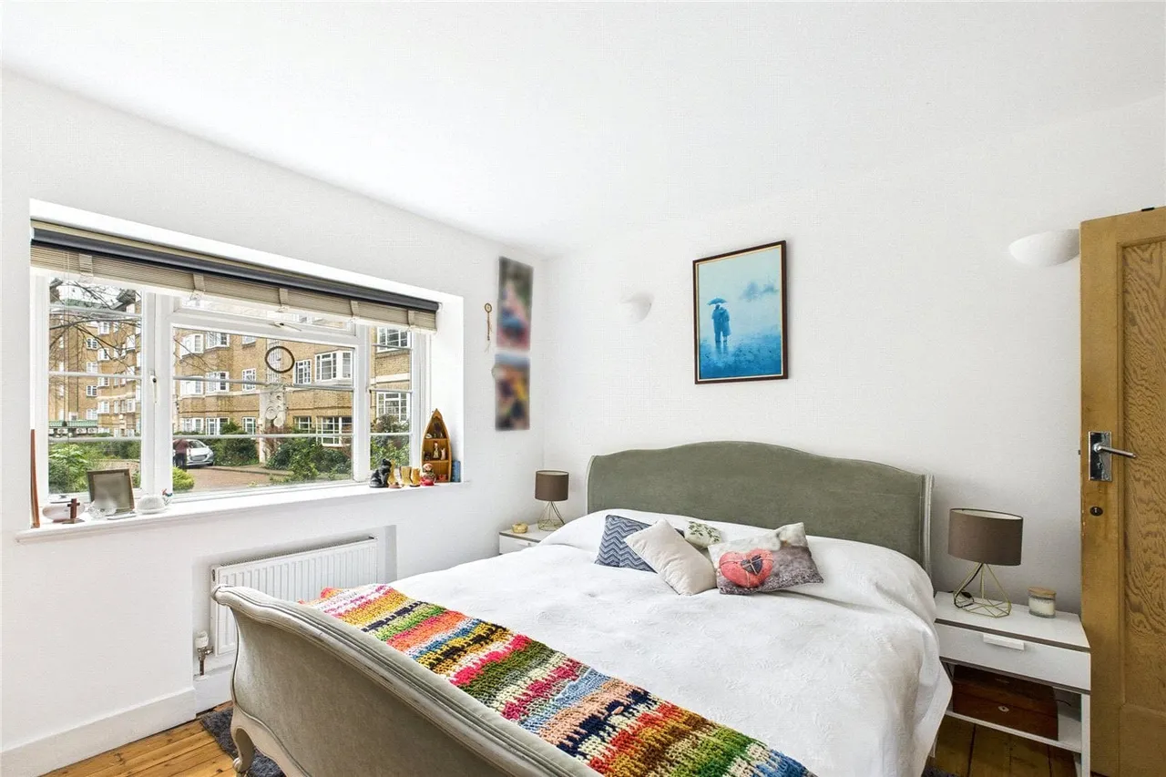 Streatham High Road, London, SW16, photo 7