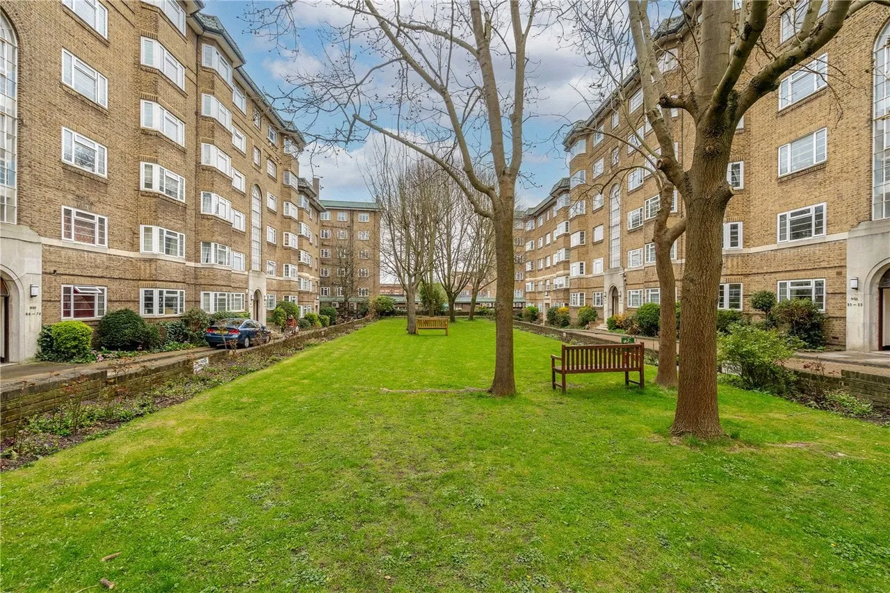 Streatham High Road, London, SW16, photo 10