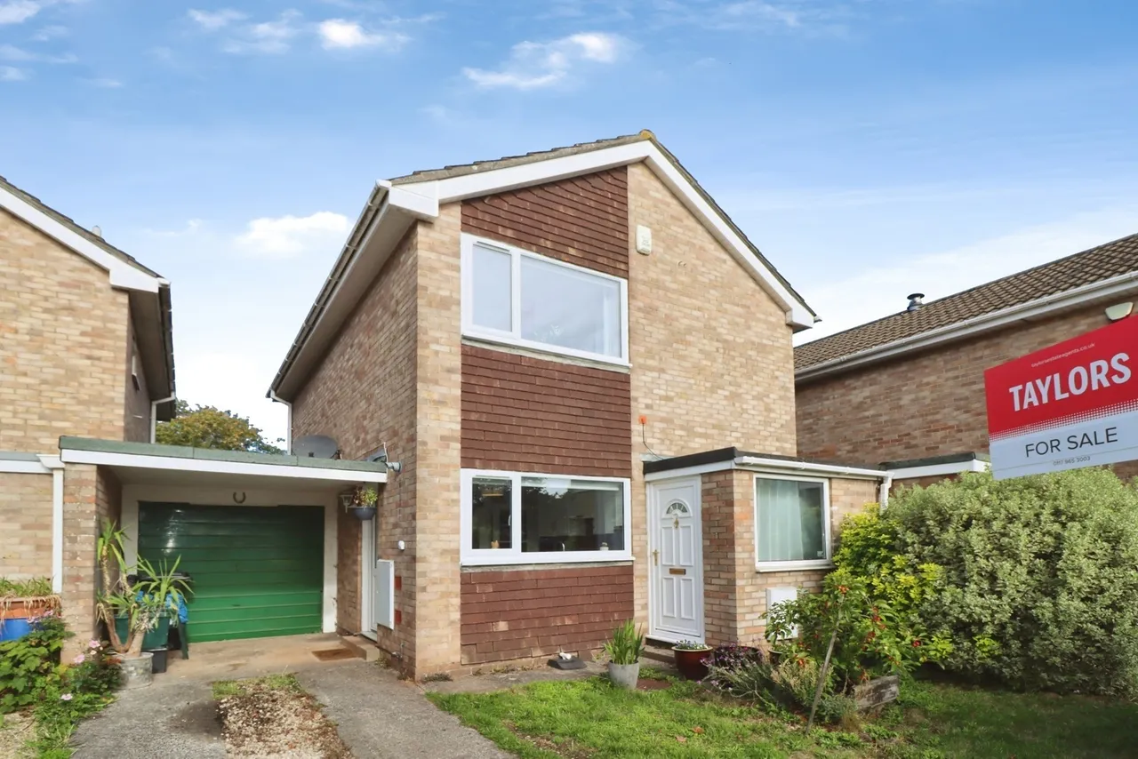 3 bed house for sale — Duchess Way, Stapleton, Bristol, BS16