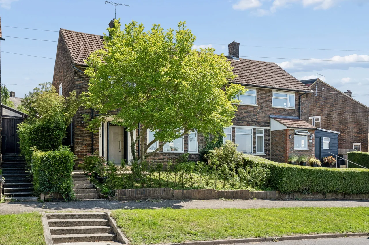 4 bed house for sale, Aycliffe Road, Borehamwood, WD6