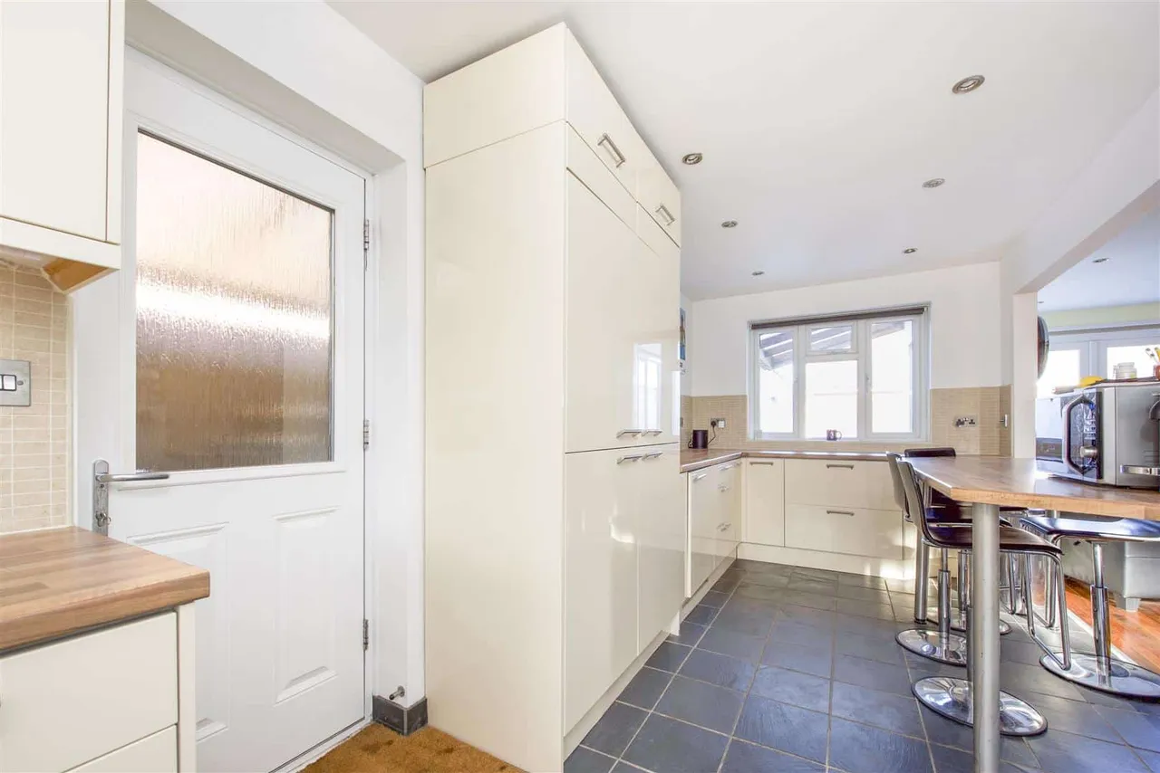 Peel Close, Windsor, Berkshire, SL4 3NP, photo 5