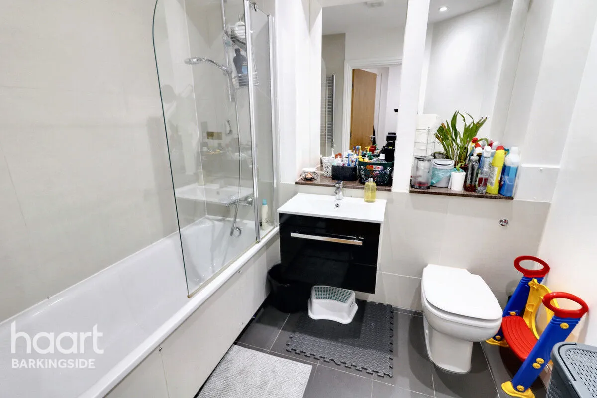 Cranbrook Road, Gants Hill, IG2, photo 11