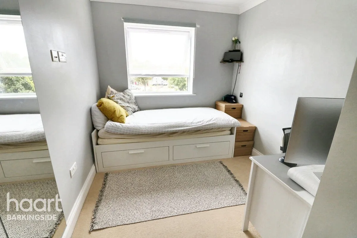 Cranbrook Road, Gants Hill, IG2, photo 4