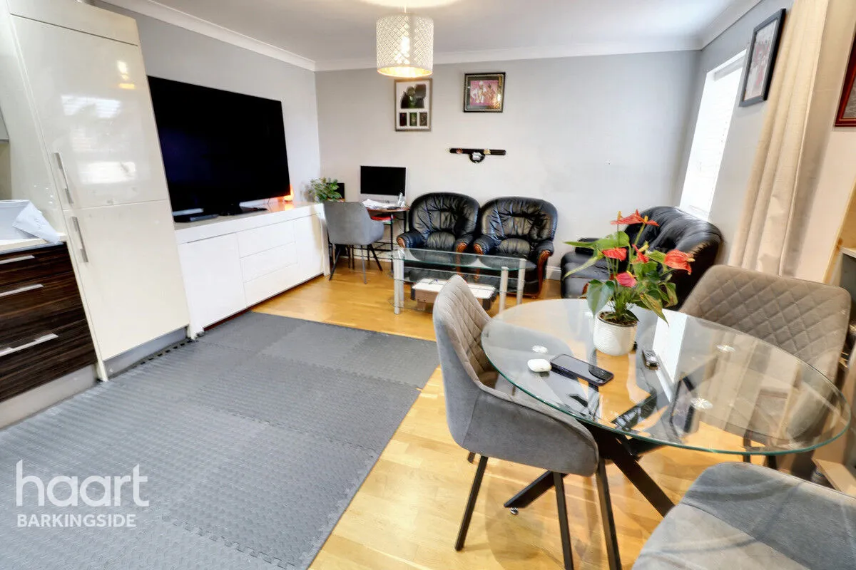 Cranbrook Road, Gants Hill, IG2, photo 2
