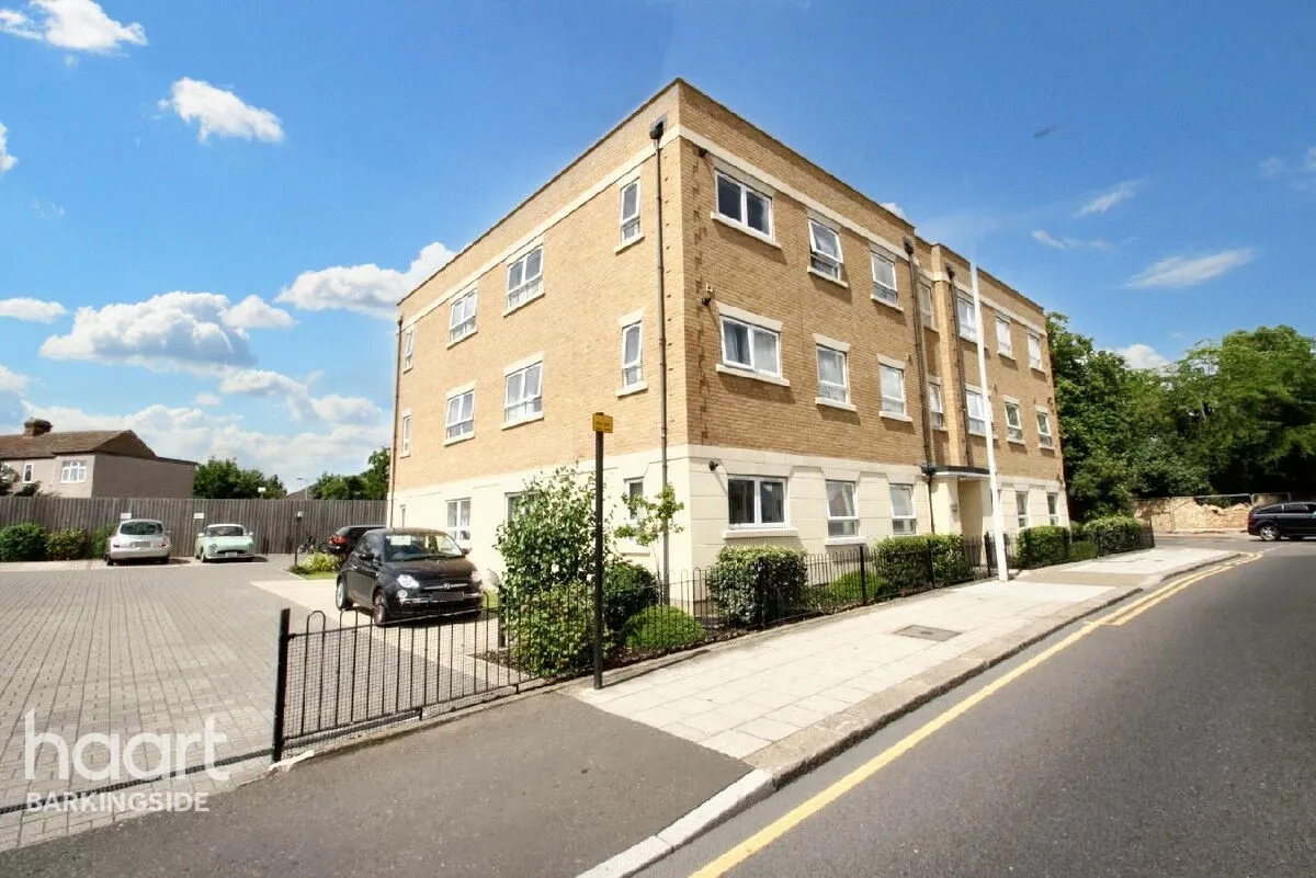 2 bed flat for sale, Cranbrook Road, Gants Hill, IG2