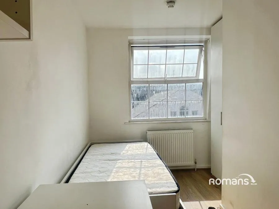 Crendon Street, High Wycombe, HP13, photo 2