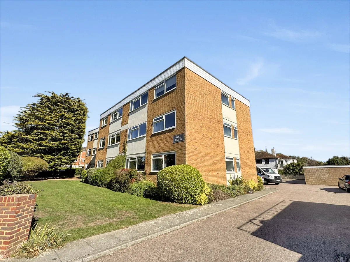 2 bed flat for sale, Downview Road, Worthing, BN11