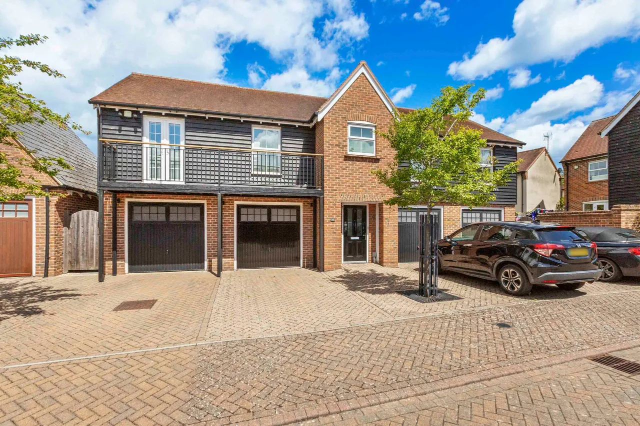 2 bed house for sale, St. Dunstans Close, Monks Risborough, HP27