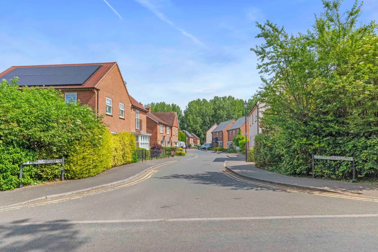 St. Dunstans Close, Monks Risborough, HP27, photo 13