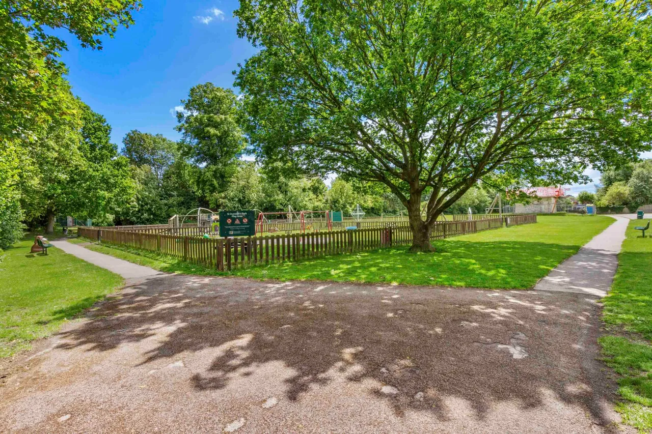 St. Dunstans Close, Monks Risborough, HP27, photo 14