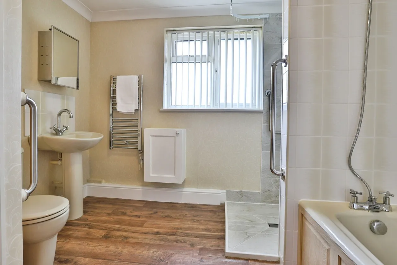 Fitzwilliam Close, Bearwood, BH11, photo 18