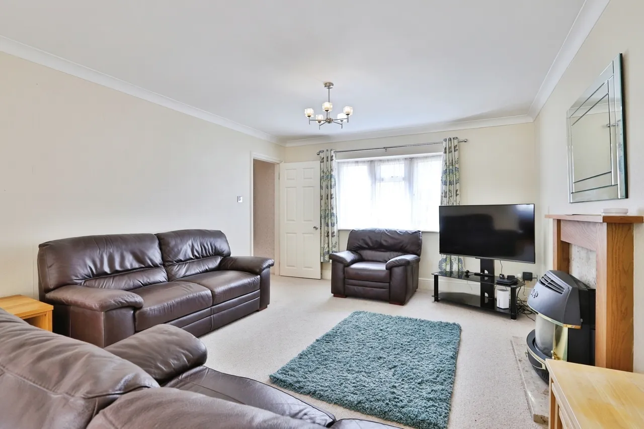 Fitzwilliam Close, Bearwood, BH11, photo 5