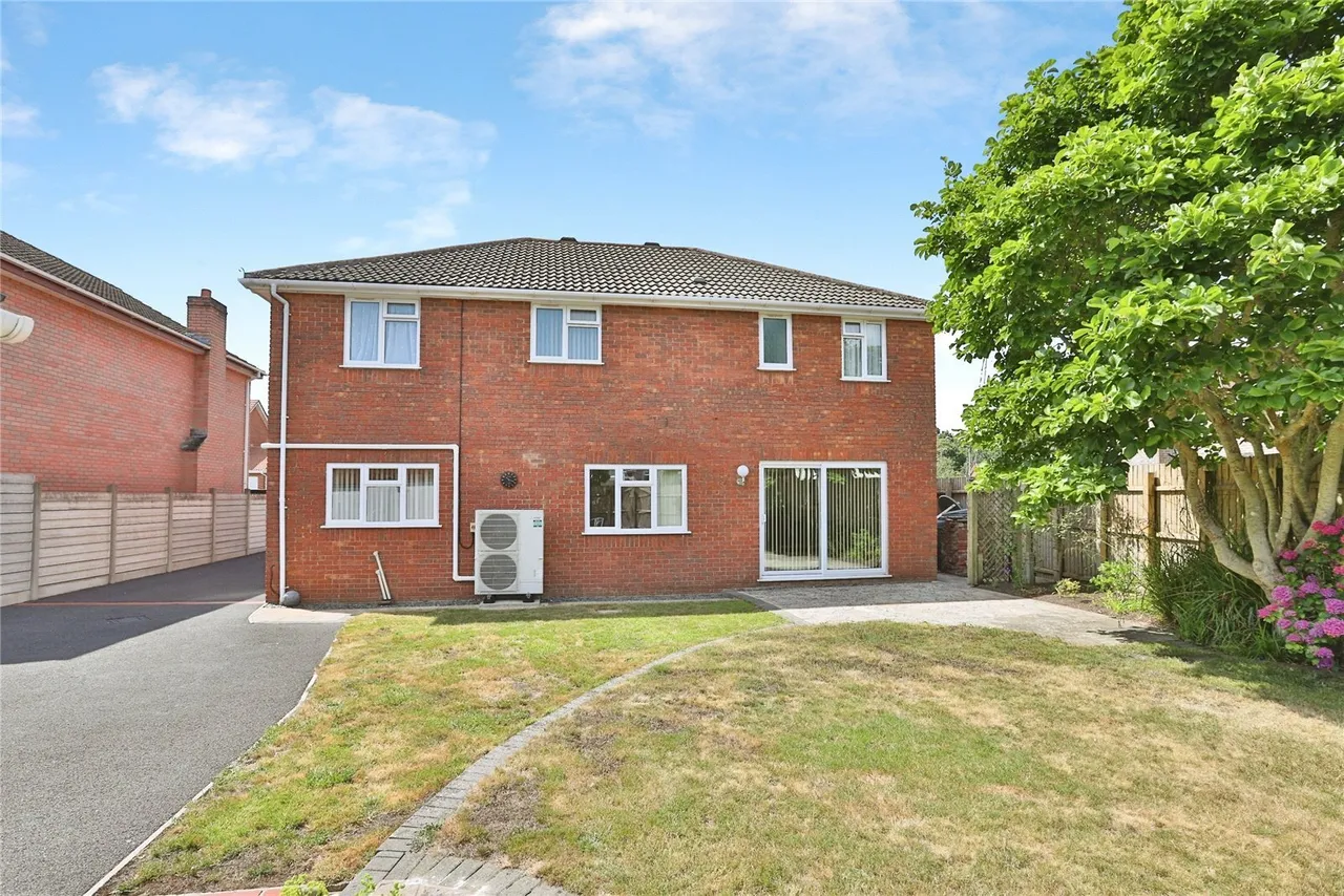 Fitzwilliam Close, Bearwood, BH11, photo 20