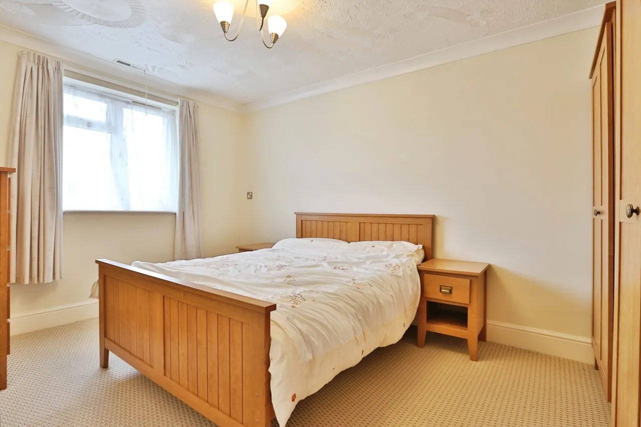 Fitzwilliam Close, Bearwood, BH11, photo 16