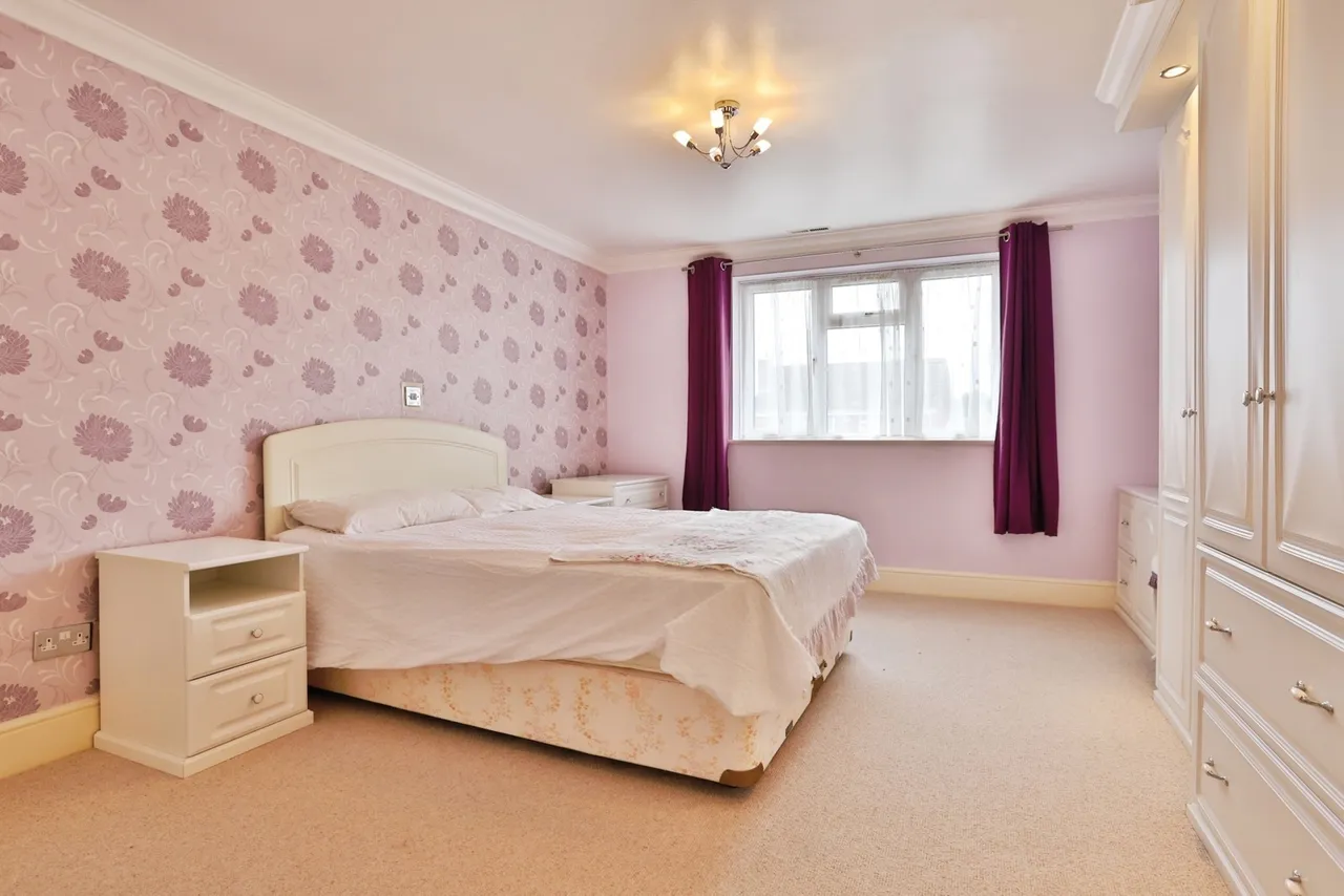 Fitzwilliam Close, Bearwood, BH11, photo 12