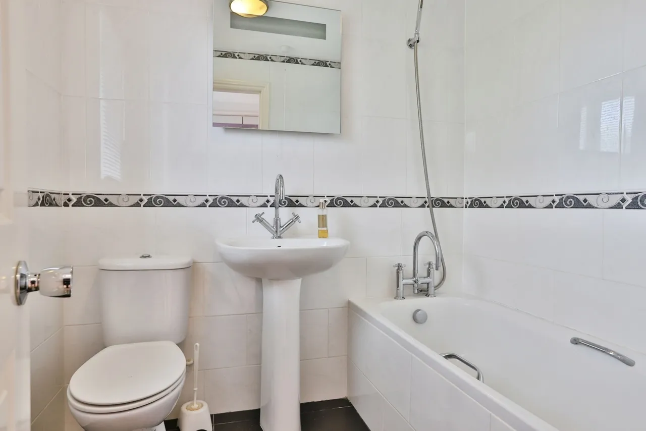 Fitzwilliam Close, Bearwood, BH11, photo 14