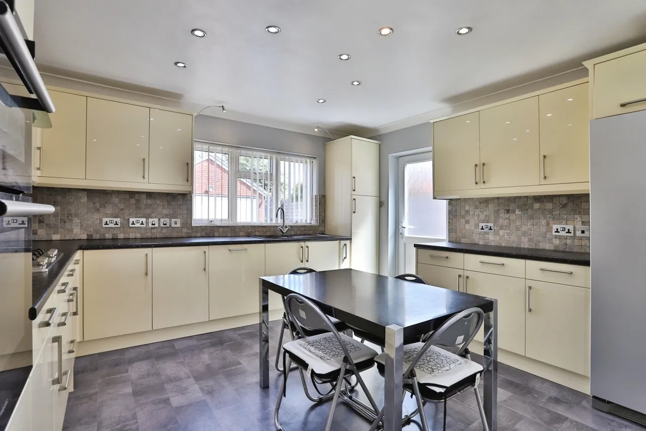 Fitzwilliam Close, Bearwood, BH11, photo 4