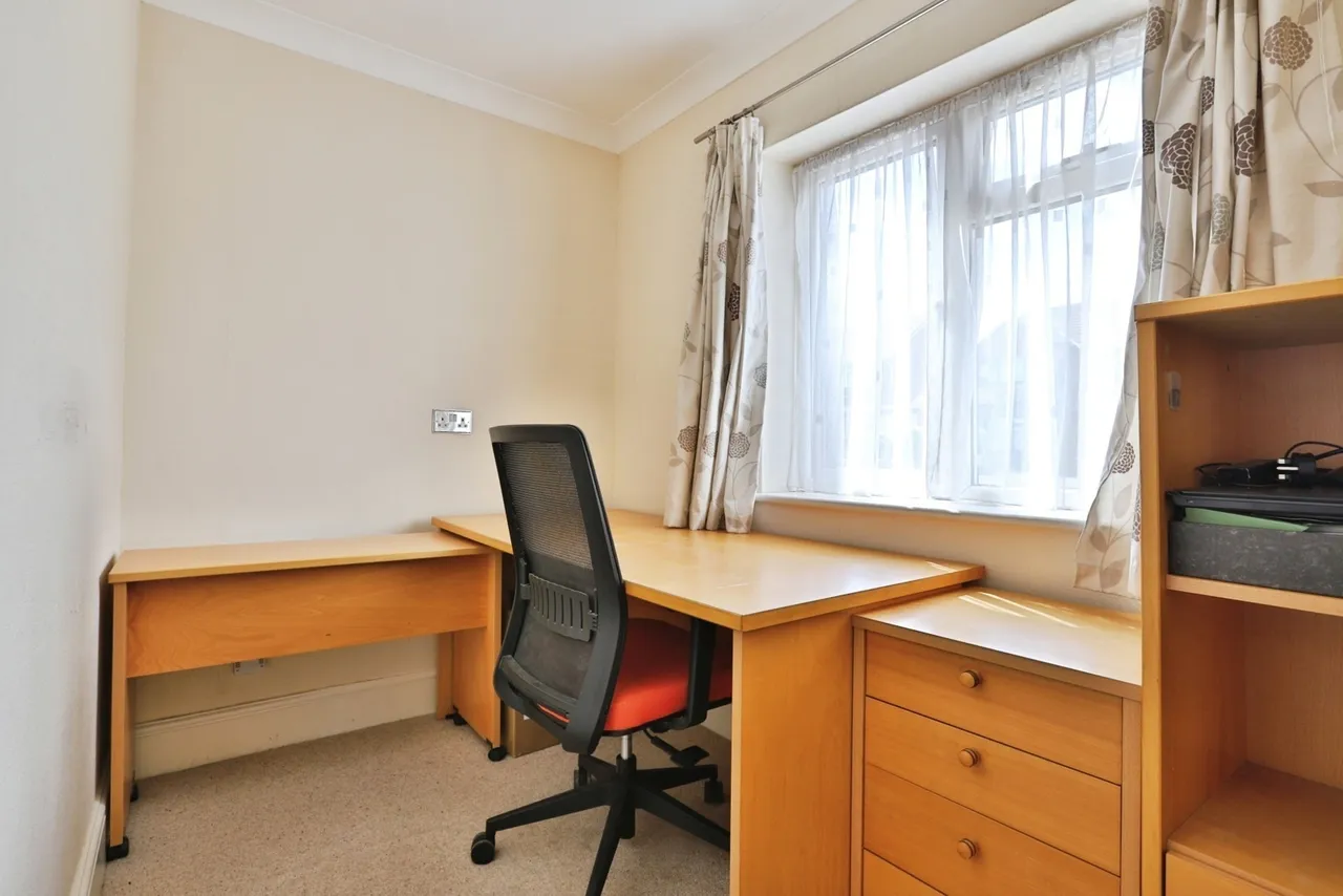 Fitzwilliam Close, Bearwood, BH11, photo 8