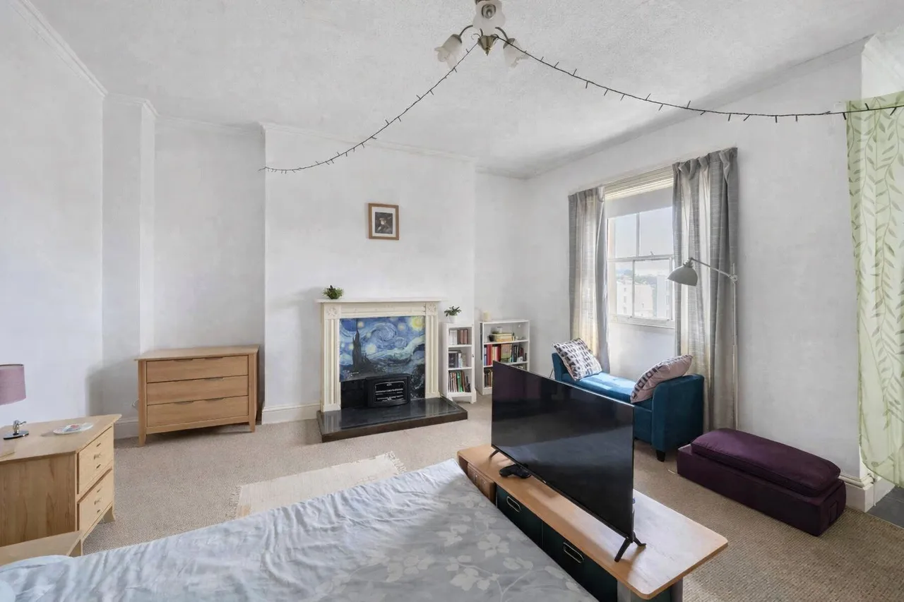 Lansdown Crescent, Cheltenham, GL50 2LF, photo 2