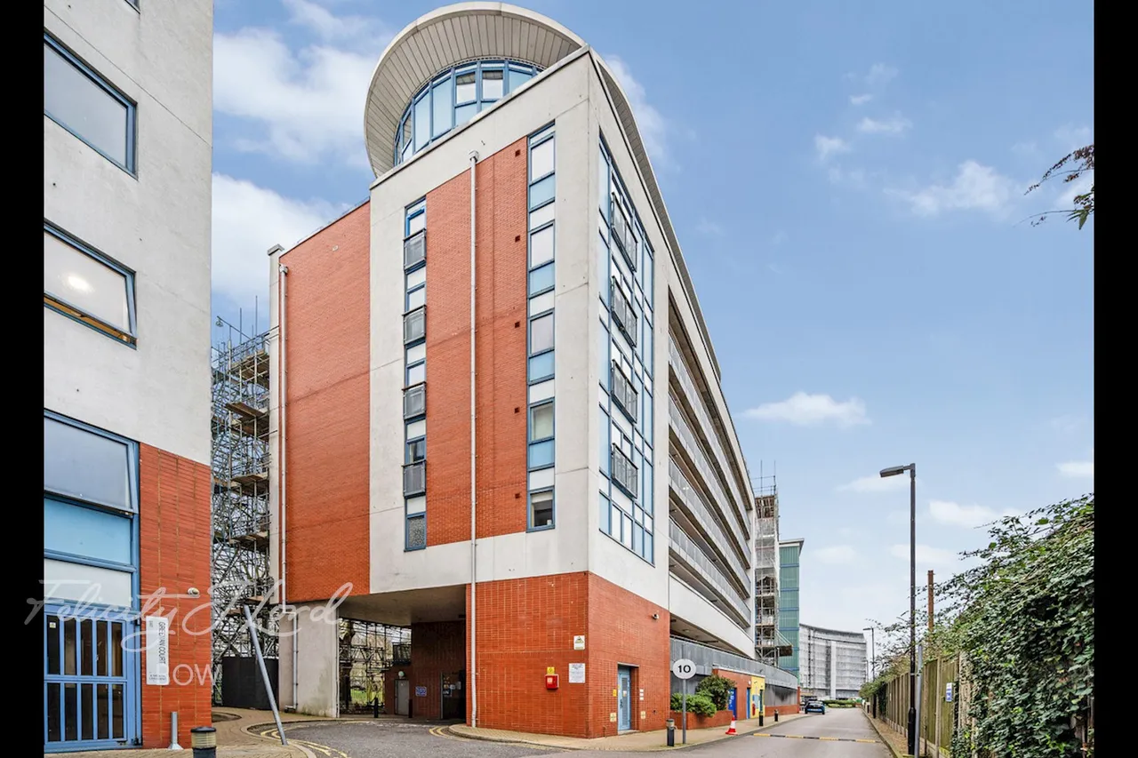 Meath Crescent, London, E2, photo 3